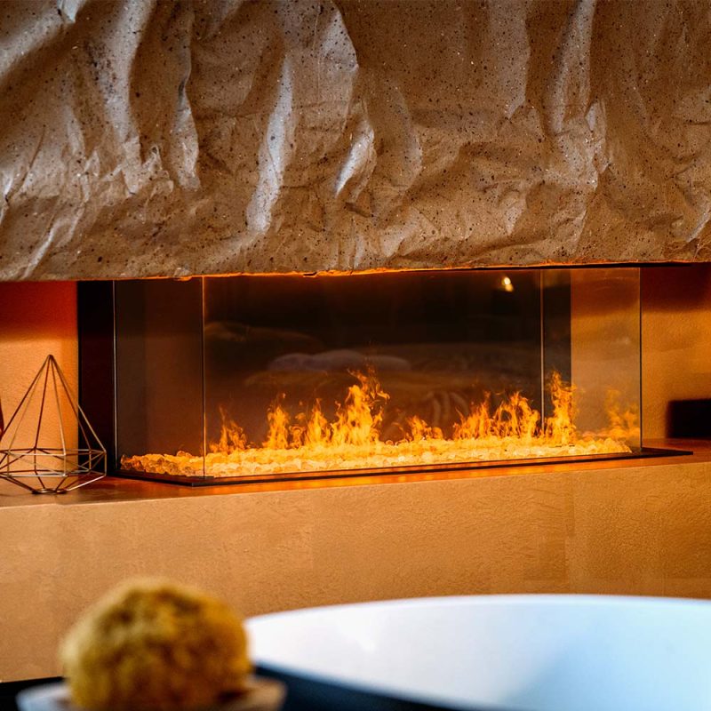 Breng luxe in huis met de Faber e-MatriX 1050/400 III Driezijdig haard. Deze toont realistische vlammen, is energiezuinig en is ideaal voor moderne interieurs.